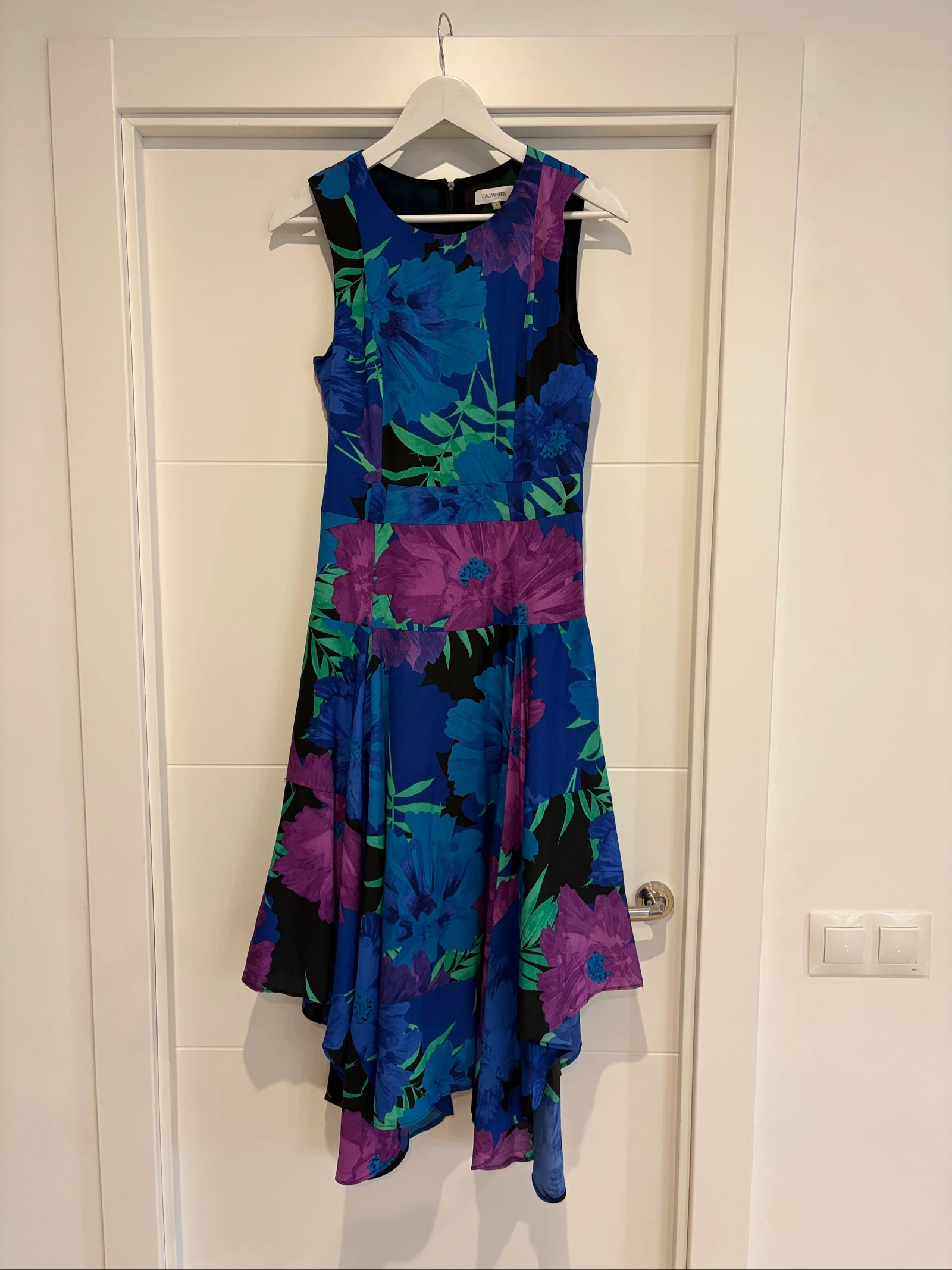 Calvin Klein jurk met bloemenprint blauw/paars, asymmetrisch, maat 4 (US) maat 36/38 – photo 2